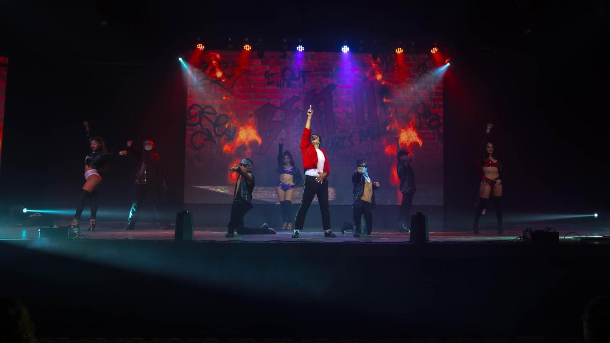 فندق غراند أويسيز بالم شامل كليًا كانكون المظهر الخارجي الصورة The cast of Thriller Live performing "Thriller"