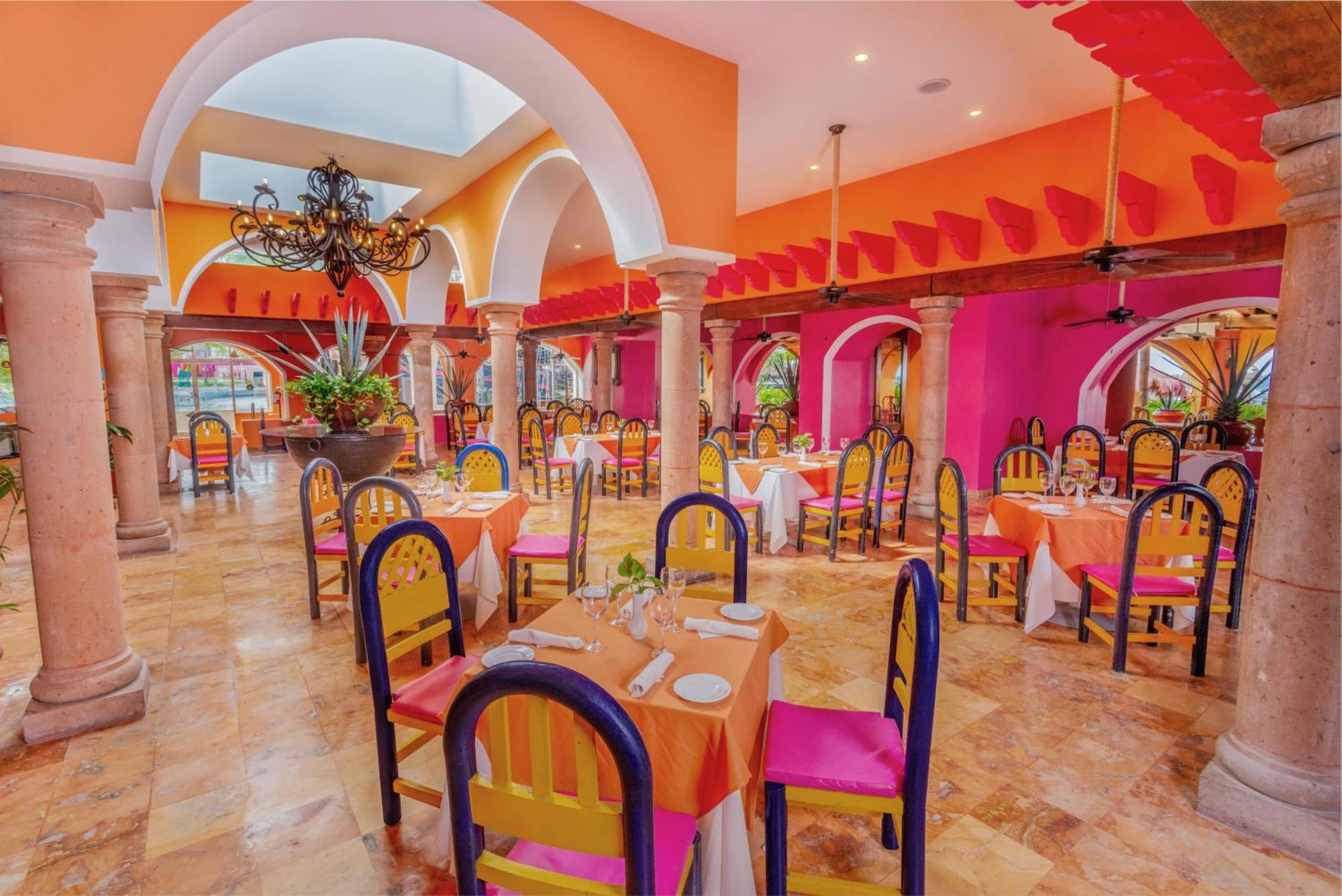 فندق غراند أويسيز بالم شامل كليًا كانكون المظهر الخارجي الصورة Restaurant at the Grand Palladium Hotel