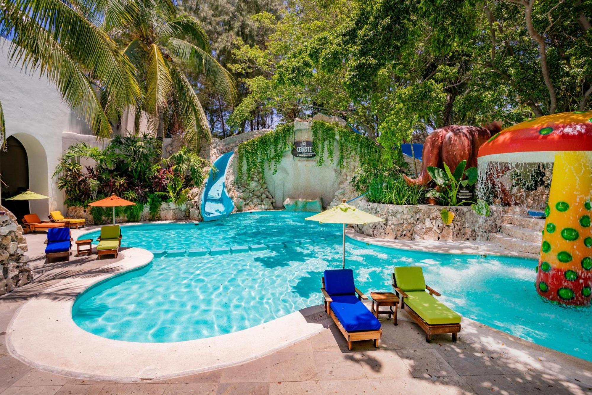 فندق غراند أويسيز بالم شامل كليًا كانكون المظهر الخارجي الصورة The pool at the hotel